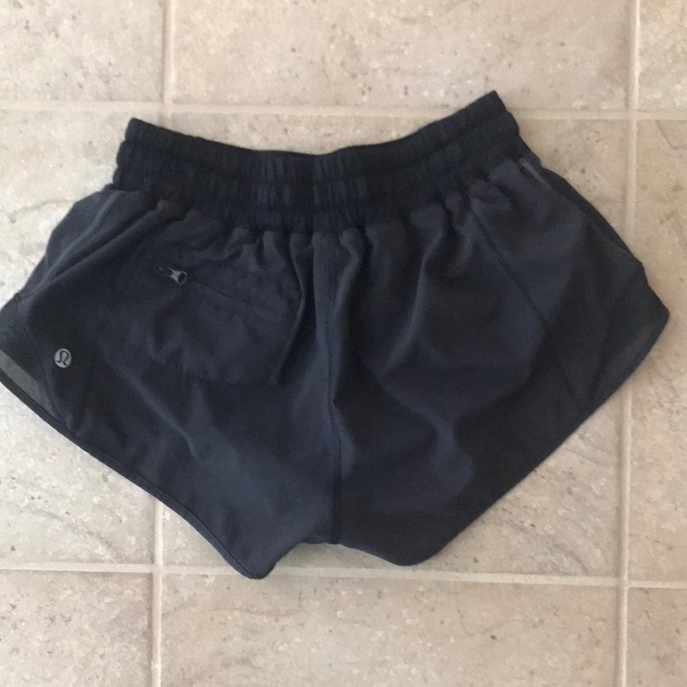 NWOT 🍋 lululemon shorts with liner